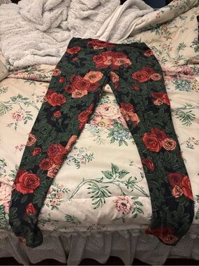 LuLaRoe Black Leggings with Red and Orange Rose Print